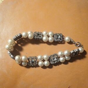 Elegant Silver and Pearl Bracelet